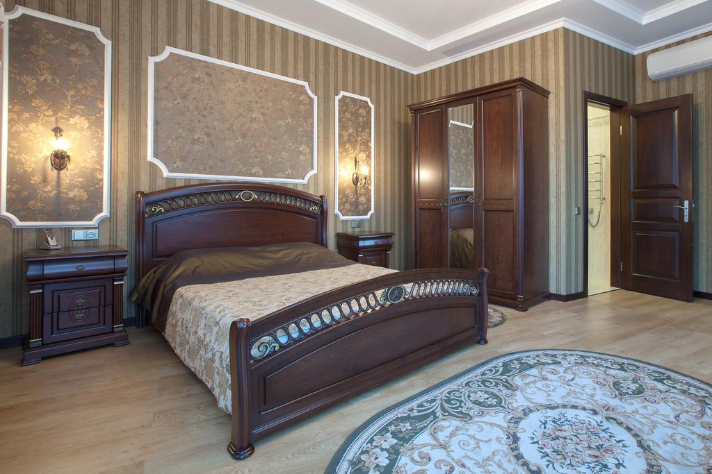 Helicopter Hotel 3*